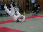 Arild kaster Ole Anders-tomo nage.jpg (46942 byte)